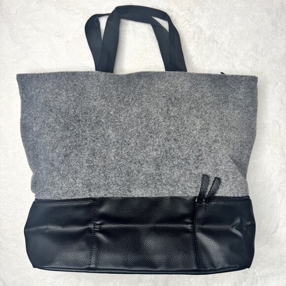 DSW Gray and Black Felt Zip Top Shoe Compartment Lightweight Travel Bag Tote - Picture 2 of 9
